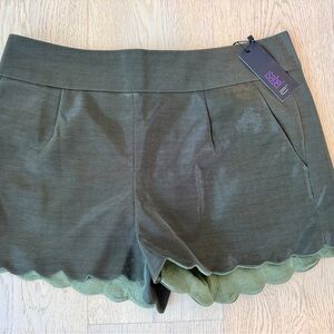 Isabel Lu Women's Scalloped Hem Shorts - Olive